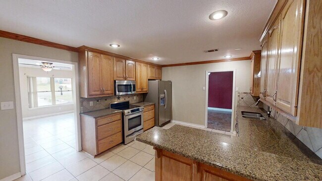 Building Photo - Welcome home to this adorable 3-bedroom, 2-bathroom house designed with comfort and style in mind!