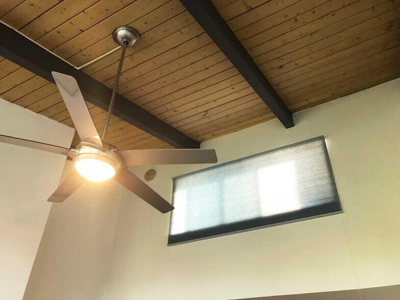 Building Photo - 4900 Overland Ave