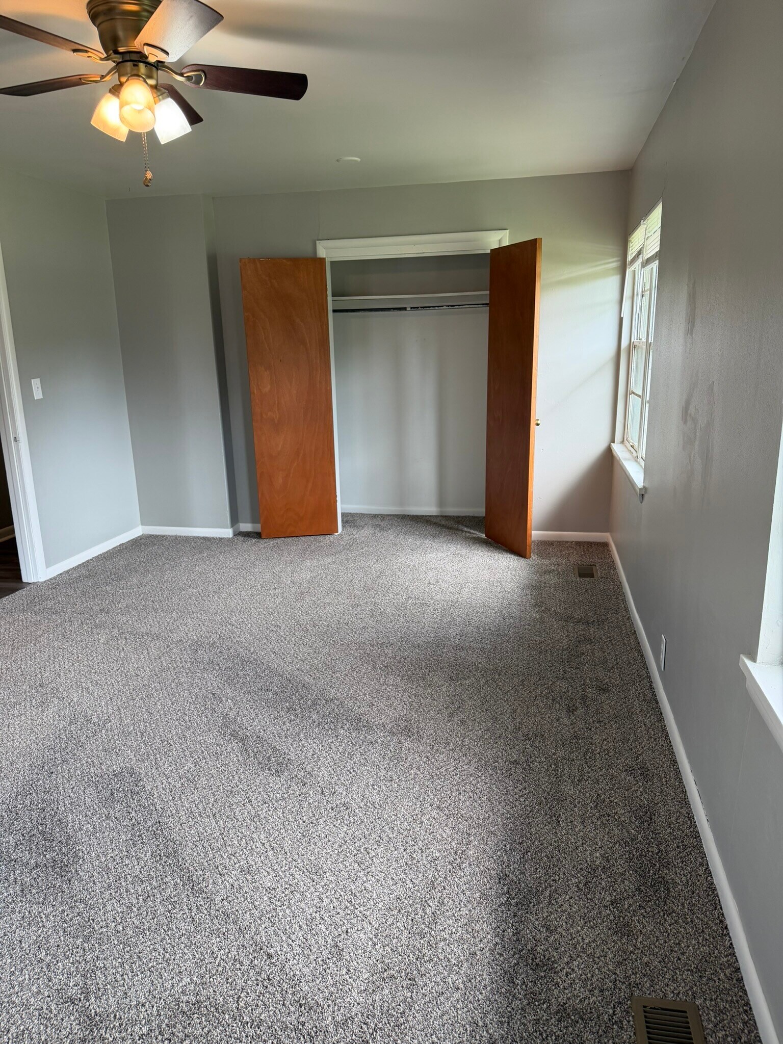 Building Photo - 740 Highland Pky