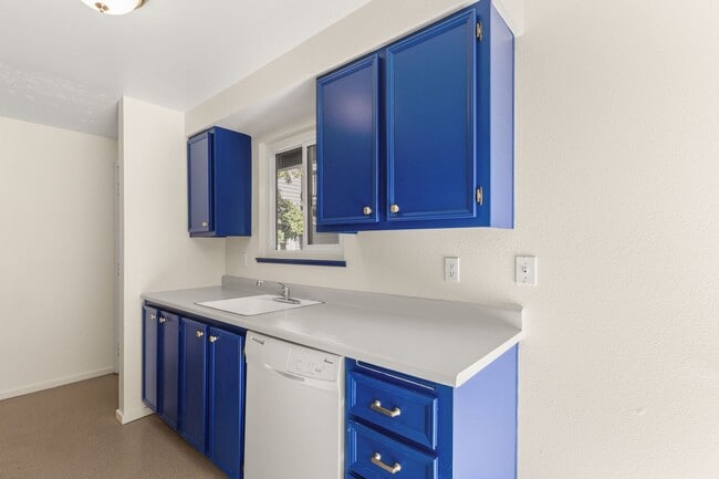 Building Photo - 2 bedroom, 1 bath near Mt. Tabor in SE Por...