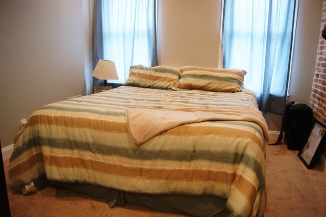 Building Photo - Charming 3 Bedroom/3 Bathroom Townhome in Canton, MD!