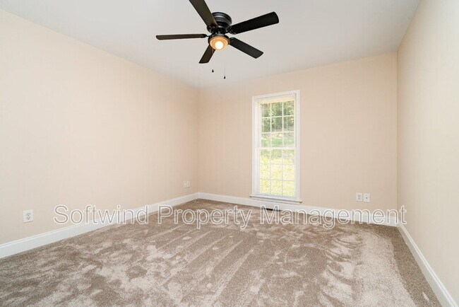 Building Photo - 1803 Red Bird Cir SE