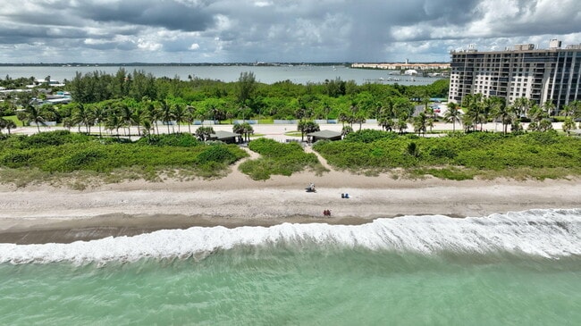 Building Photo - 1911 Cypress Ave