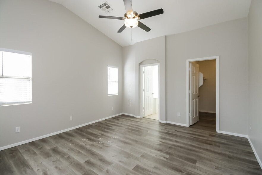 Building Photo - 3041 E Pinto Valley Rd
