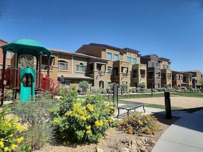 Building Photo - 240 W Juniper Ave