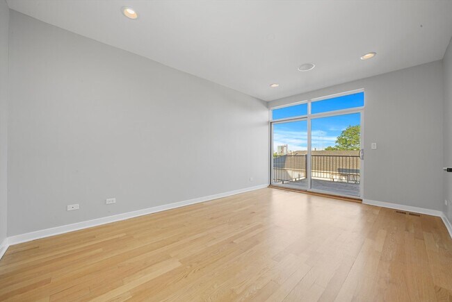 Building Photo - 1541 N Bosworth Ave