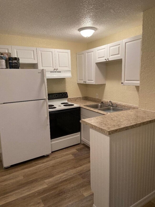 Building Photo - MOVE IN SPECIAL   House for Rent - St Pete...