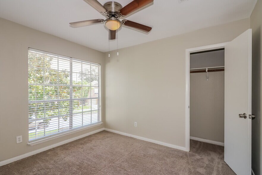 Building Photo - 4627 Green Trail Dr