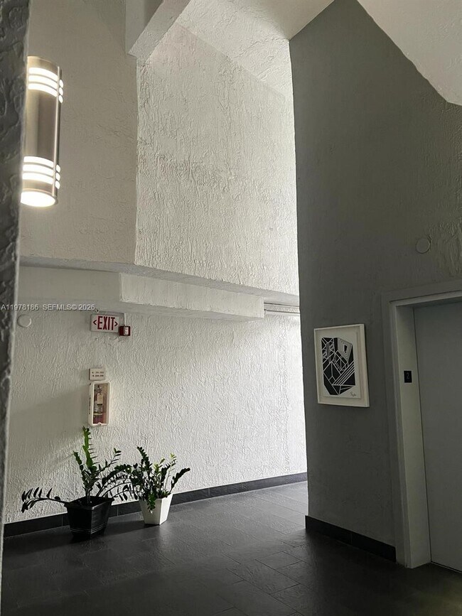 Building Photo - 1650 Brickell Ave