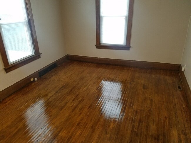 Building Photo - 1002 Burr