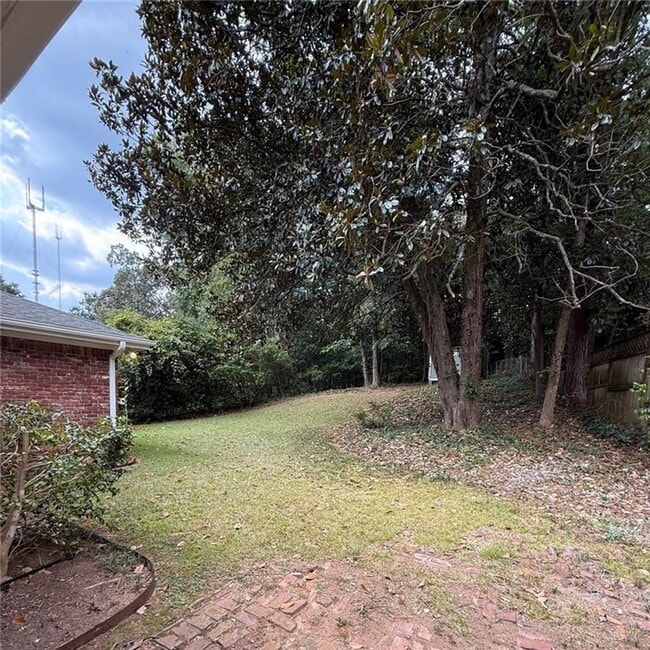 Building Photo - 986 Biltmore Dr NE