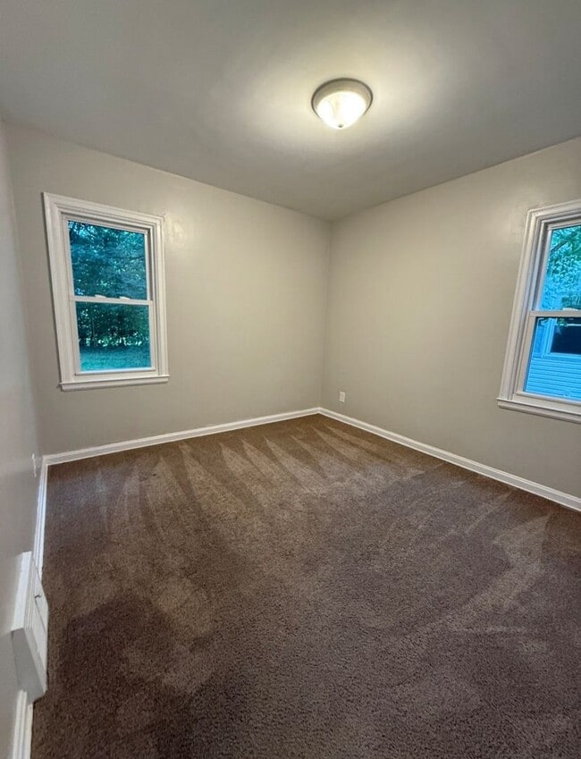 Building Photo - 3 Bed - 1 Bath House Available in Akron, Ohio