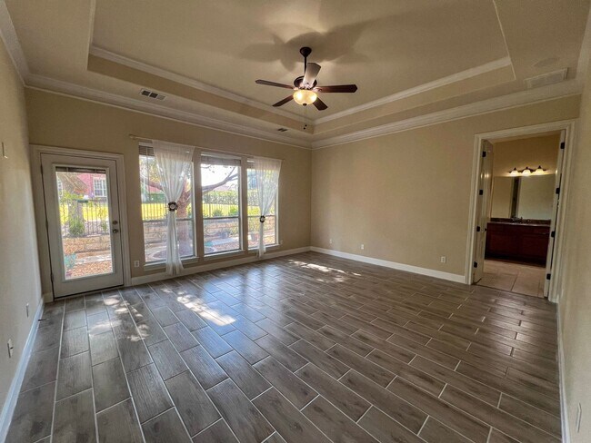 Building Photo - The Ridge at Alta Vista