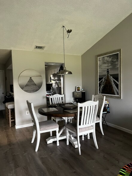 dining room - 927 Capri Isles Blvd