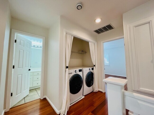 Building Photo - Move-in Ready 3BD/2.5BA, Two-Story Home in Stony Brook in Downtown Danville