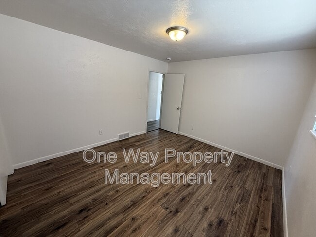Building Photo - 122-124 12th Avenue - 124