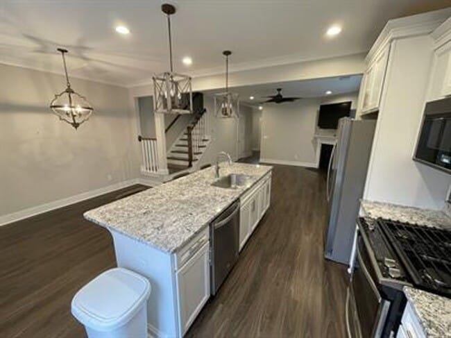 Building Photo - Spacious - Close to Downtown Greenville 3/2.5 Available April 1st