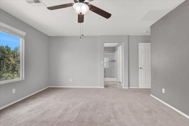 Building Photo - Immaculate 3 Bed / 2.5 Bath Home for Lease...