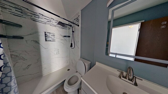 Building Photo - Recently Renovated 2 Bedroom Duplex