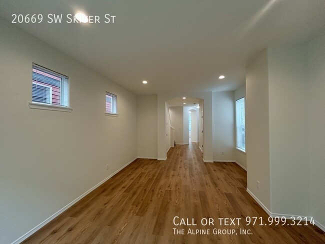 Building Photo - 20669 SW Skiver St