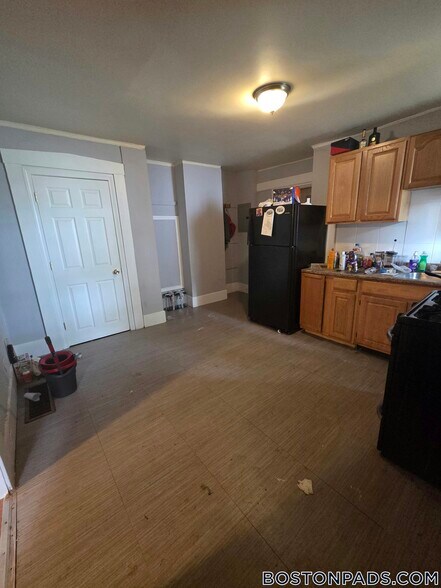 Building Photo - 11 Akron St