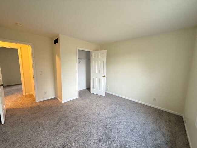 Building Photo - Spacious 3-Bedroom Home with Sunroom and Attached 2-Car Garage in Manchester, MI