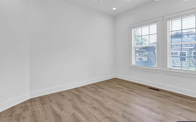 Building Photo - 1505 36th St N