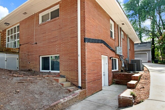Building Photo - 105 Pineland Cir