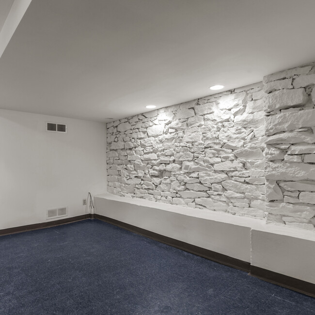 Building Photo - 333 Denniston St