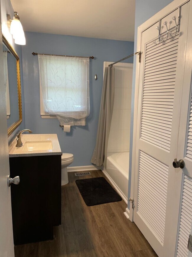 Building Photo - BEAUTIFUL 3 BED, 1.5 BATH BRICK HOME LOCAT...