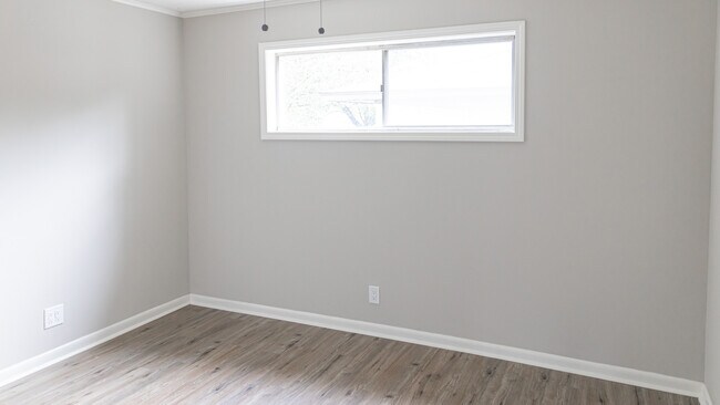 Building Photo - 309 Warren Dr