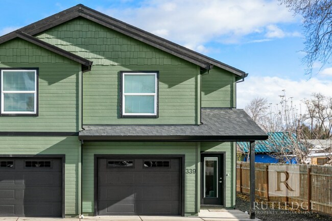 Building Photo - 3 Bed \ 2.5 Bath Gorgeous Newer Townhome!!