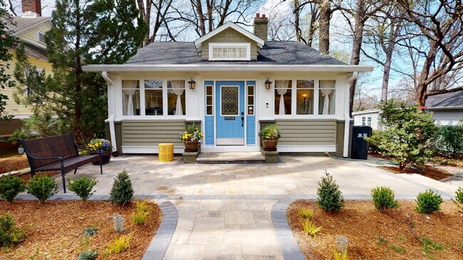 Building Photo - Fully furnished Dilworth Bungalow Home
