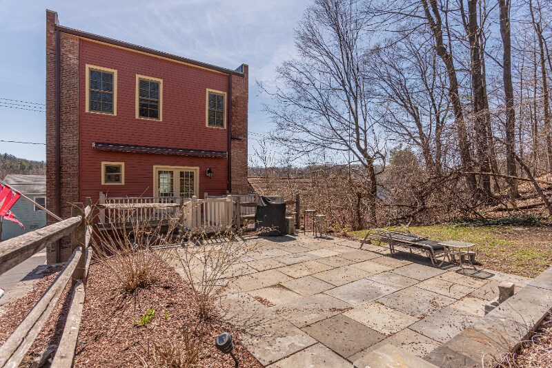 Building Photo - 181 Abeel St