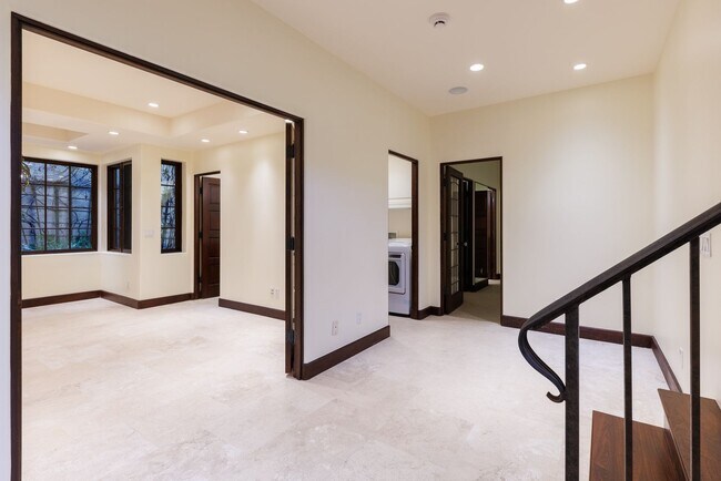 Building Photo - Delightful Private 3BR/4.5BA + Office Home in Del Mar