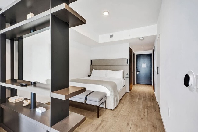 Building Photo - 398 NE 5th St