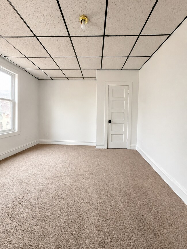 Building Photo - 217 W Water St