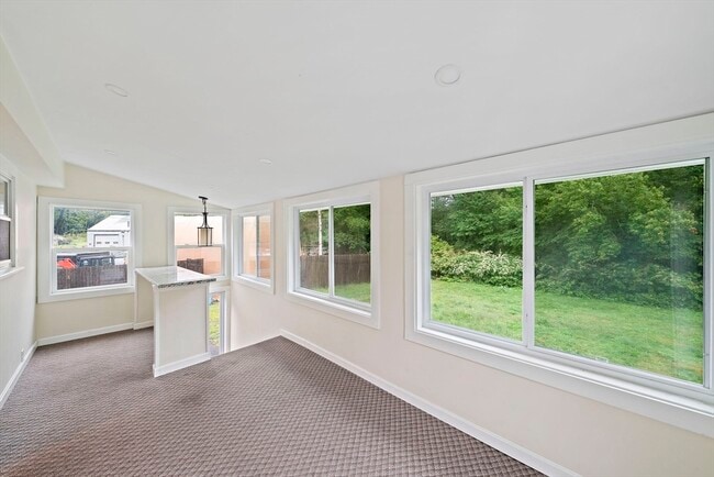 Building Photo - 334 N Main St