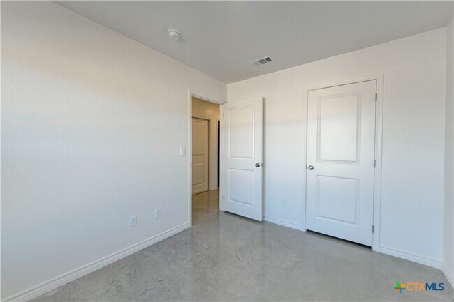 Building Photo - 526 Lost Trl