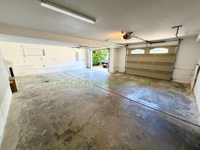 Building Photo - Gorgeous House in Upscale Neighborhood in Tigard, 5 Bedrooms plus Den/Office, 3.5 Bathrooms, Larg...