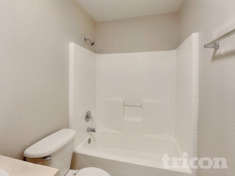 Building Photo - 214 Dean Ct