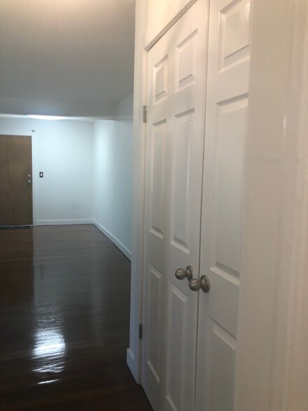 Building Photo - 401 US-22