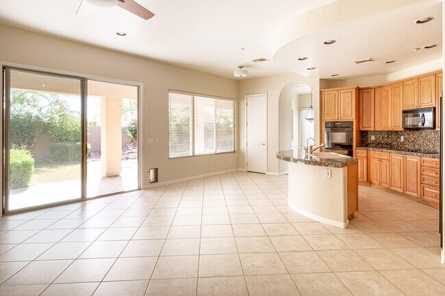 Building Photo - 11183 E Beck Ln