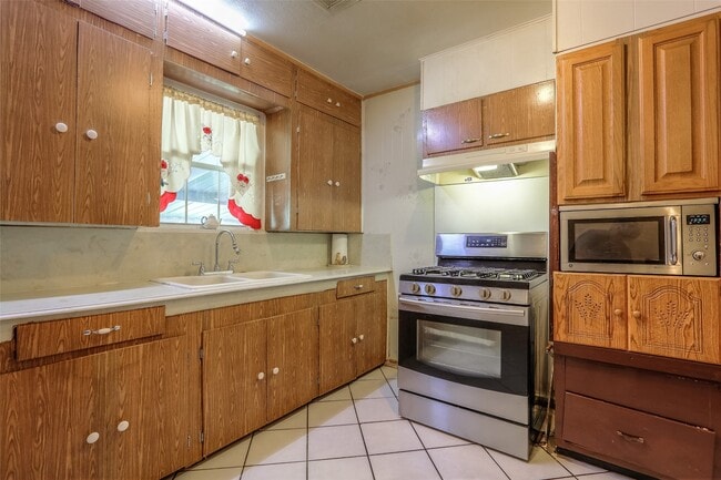 Building Photo - 9226 E Avenue Q