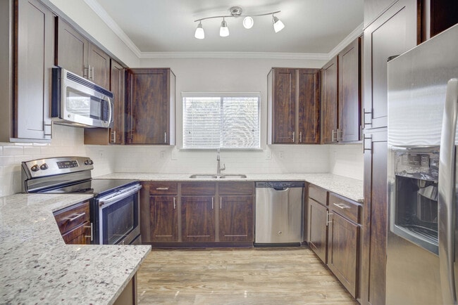 Somerset Townhomes apartments — community photo - Somerset Townhomes