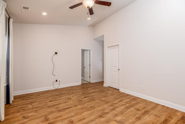 Building Photo - 1208 Ficus Dr