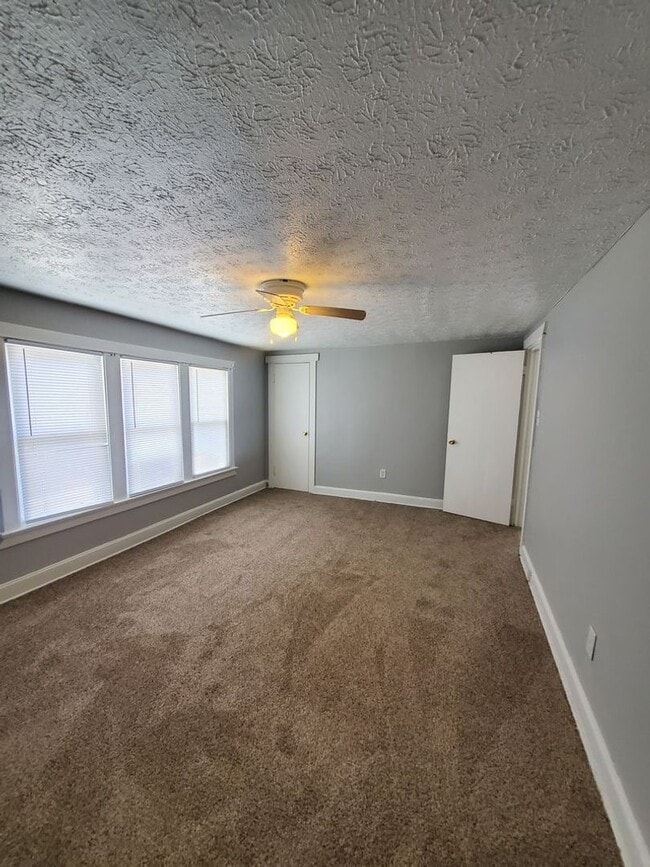Building Photo - 2 BEDROOM SINGLE FAMILY HOME