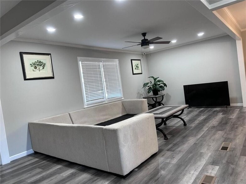 Building Photo - 356 Norhill Ct