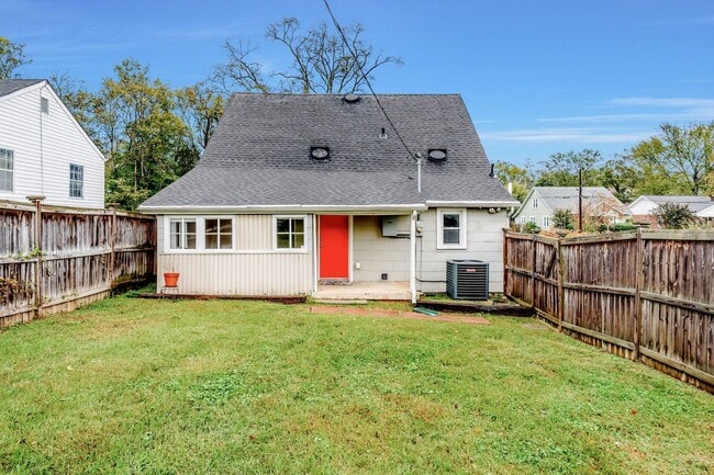 Building Photo - Historic Home in East Nashville