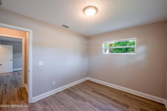 Building Photo - 6264 Diane Rd